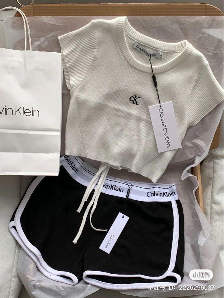 Calvin Klein Shorts Crop Top