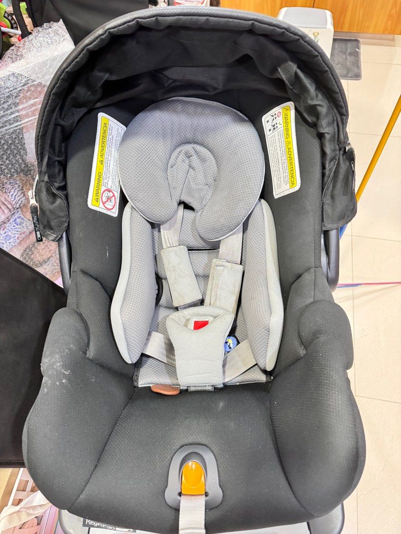 Chicco keyfit 30 with isofix base