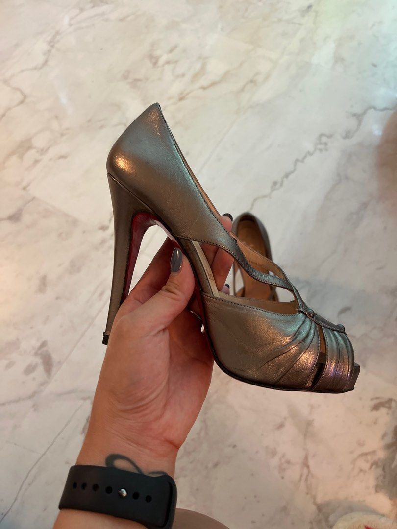 Louboutins womens clearance