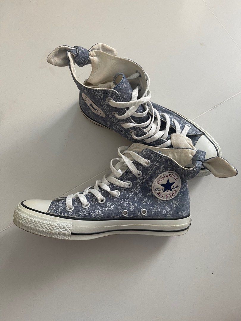 converse with star on back