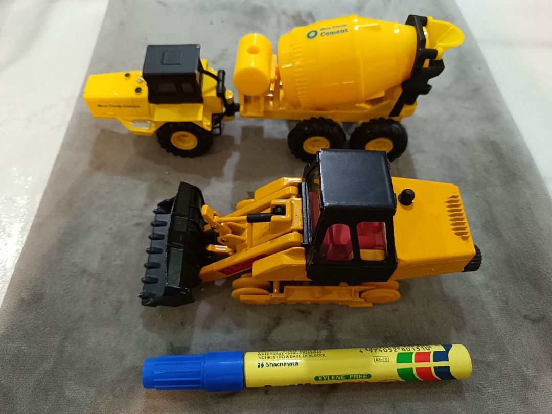 Corgi shop construction vehicles