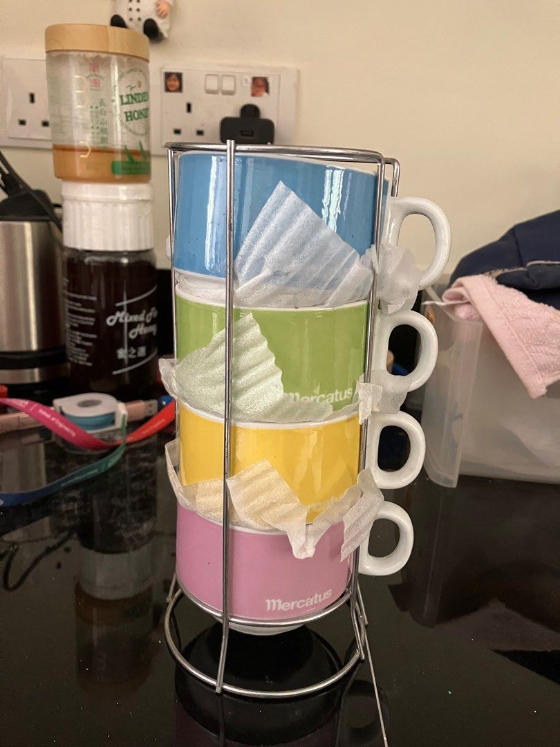 Cups in a stack (Category: Coffee & Tea Tableware) located in Singapore. Submitted by beilily (Listing ID 1281097332, Image 2). Description: .