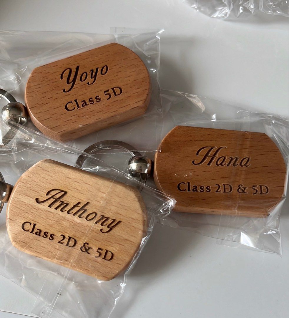 Customized keychains hot sale