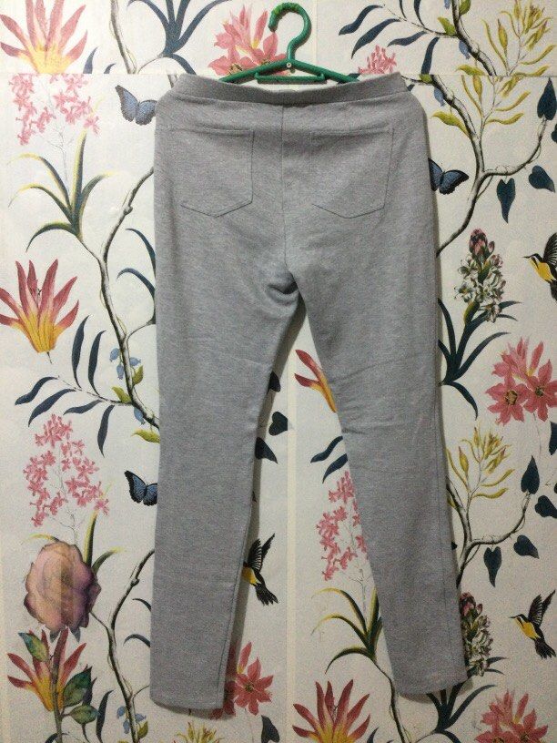 decluttering UNI QLO (Category: Activewear) located in Antipolo. Submitted by lynzkie1 (Listing ID 1281150423, Image 2). Description: .