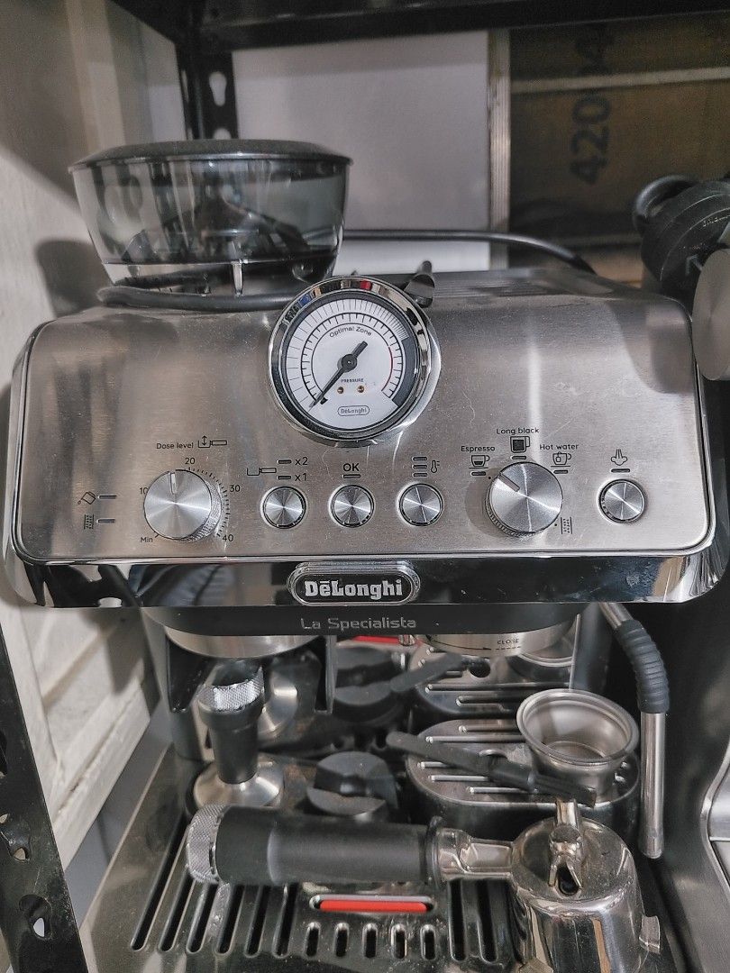 Delonghi La Specialista Arte (Category: Coffee Machines & Makers) located in Taytay. Submitted by mikz_1303 (Listing ID 1281087316, Image 2). Description: Delonghi La Specialista Arte 📌Demo Unit From Australia 📌220V 📌Php 30,000 📌No Box 📌Issue- Small Cheap on bean hopper does not affect its grinder.