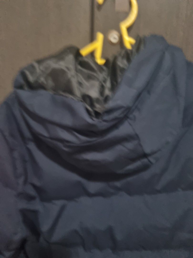 Down jacket (Category: Coats, Jackets and Outerwear) located in Singapore. Submitted by caratx (Listing ID 1281141036, Image 5). Description: bought size L but fits well on men Size S. thus, let go.