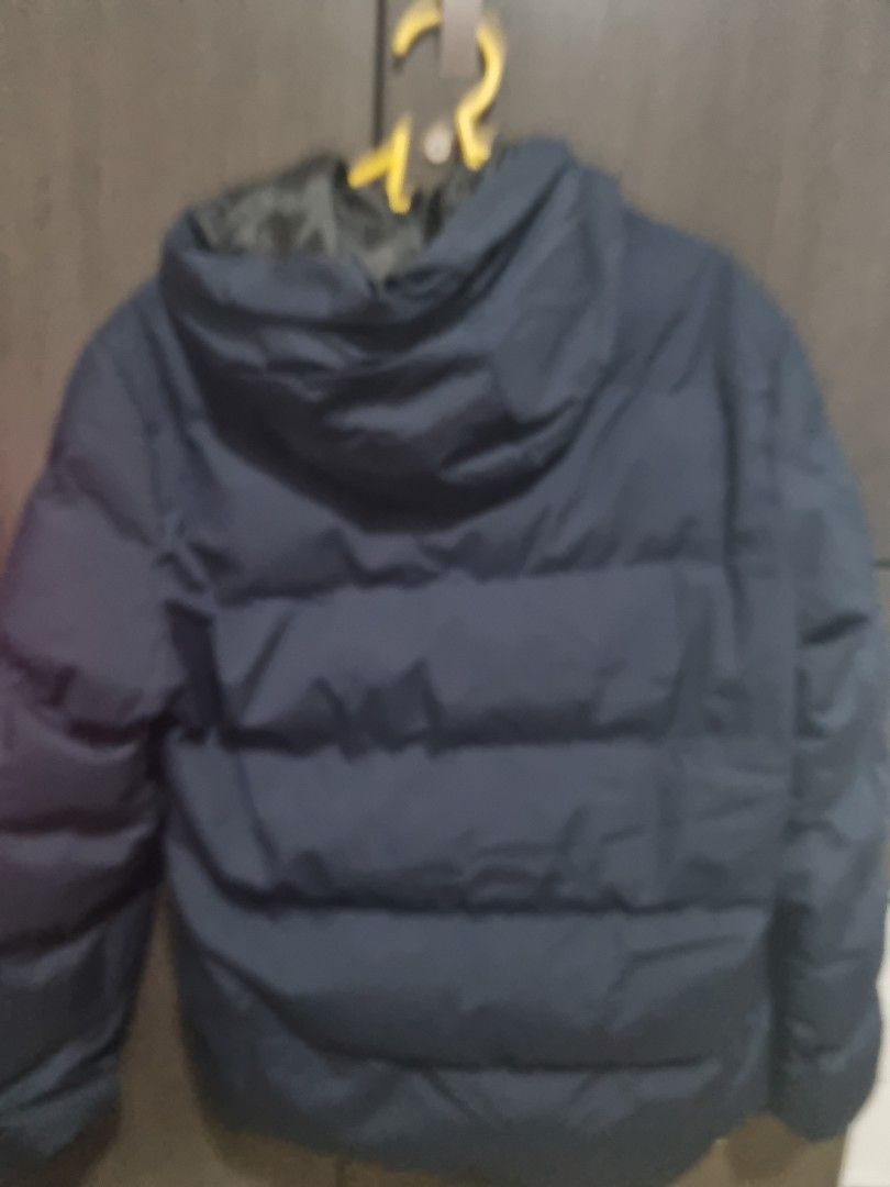 Down jacket (Category: Coats, Jackets and Outerwear) located in Singapore. Submitted by caratx (Listing ID 1281141036, Image 6). Description: bought size L but fits well on men Size S. thus, let go.