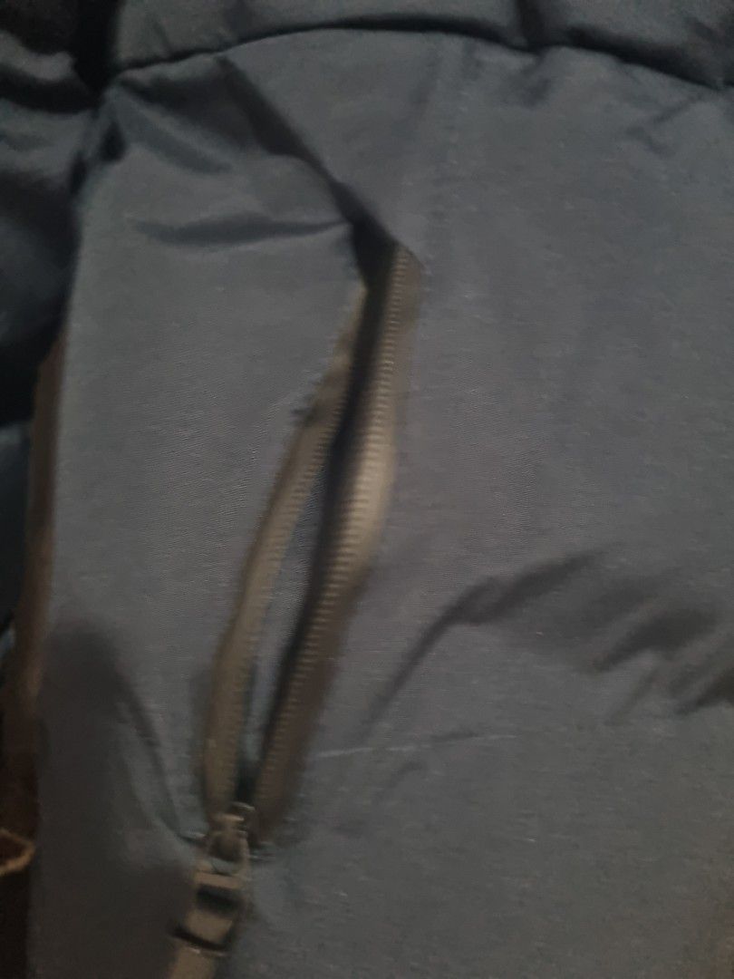 Down jacket (Category: Coats, Jackets and Outerwear) located in Singapore. Submitted by caratx (Listing ID 1281141036, Image 3). Description: bought size L but fits well on men Size S. thus, let go.