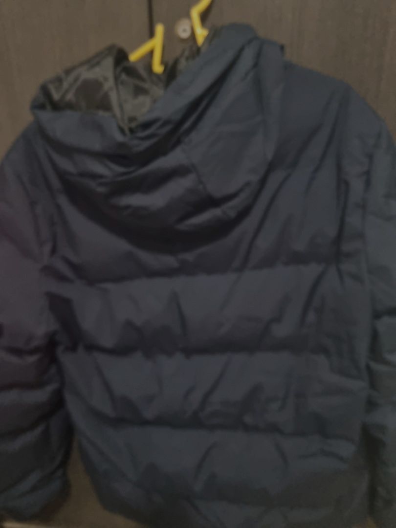 Down jacket (Category: Coats, Jackets and Outerwear) located in Singapore. Submitted by caratx (Listing ID 1281141036, Image 7). Description: bought size L but fits well on men Size S. thus, let go.