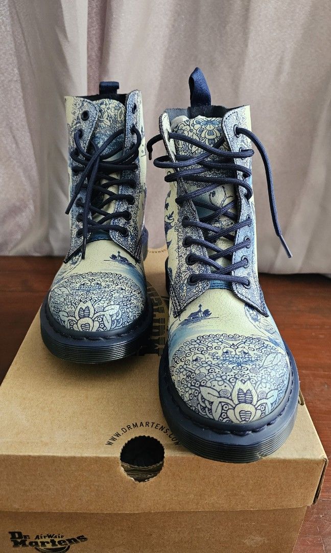 Dr Martens Air Wair Boots Willow Cristal Suede Authentic Limited Edition White Navy Porcelain