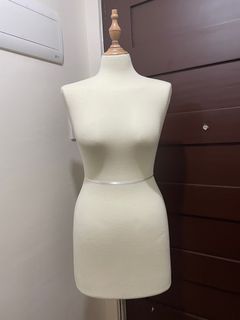 Dress Form / Mannequin - Medium size