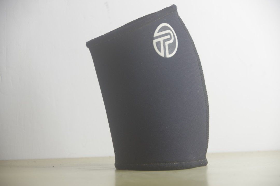 7mm Black Neoprene Inferno Knee Sleeves