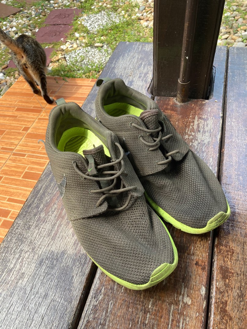 Nike roshe run green top