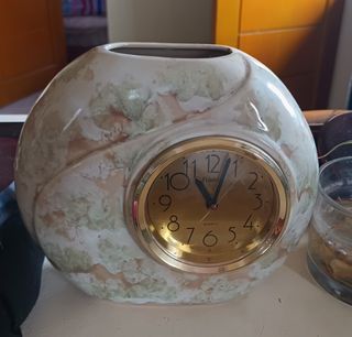 Fräulein Quartz Japan Clock with Vase