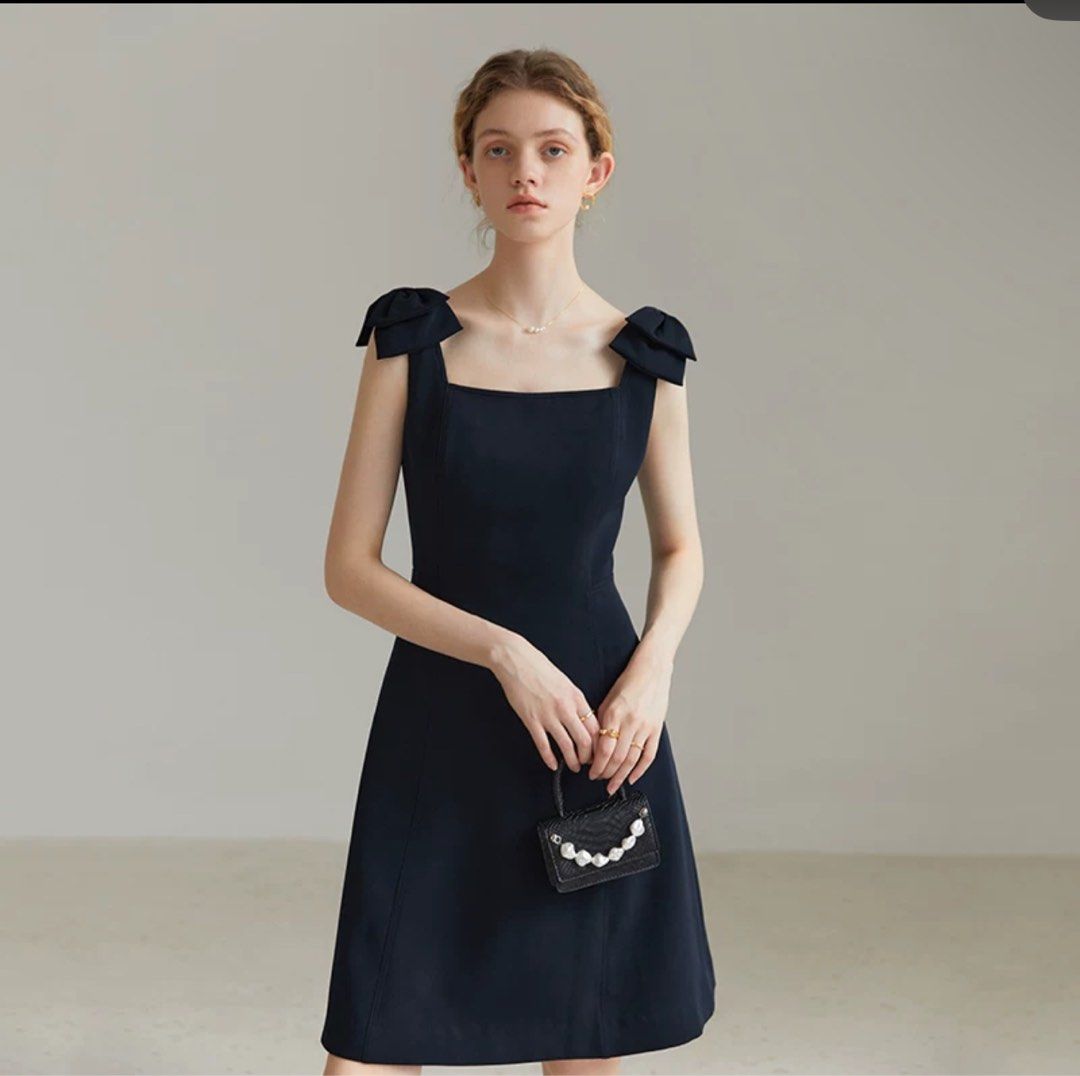 Elegant sleeveless dresses store