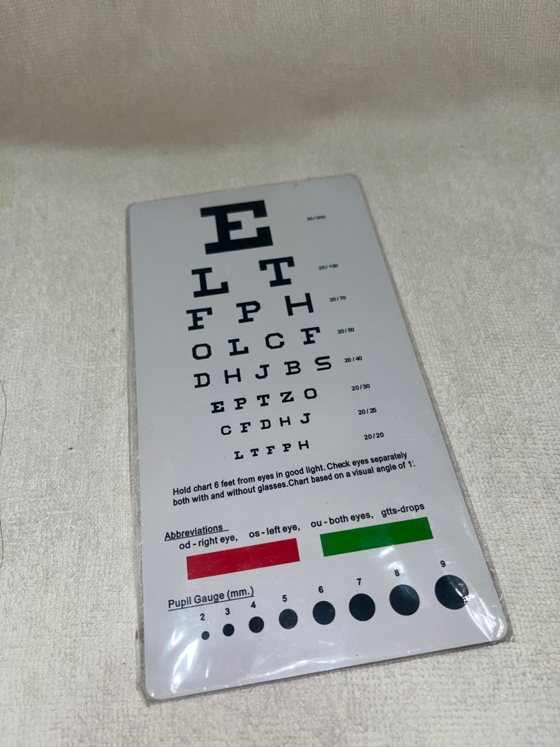 Handheld snellen chart handy convenient complete with pupil sizes