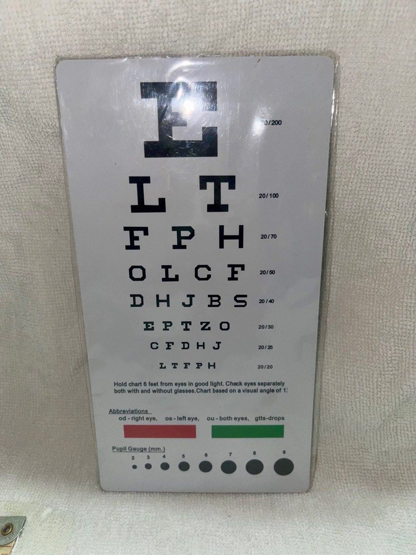 Handheld snellen chart handy convenient complete with pupil sizes