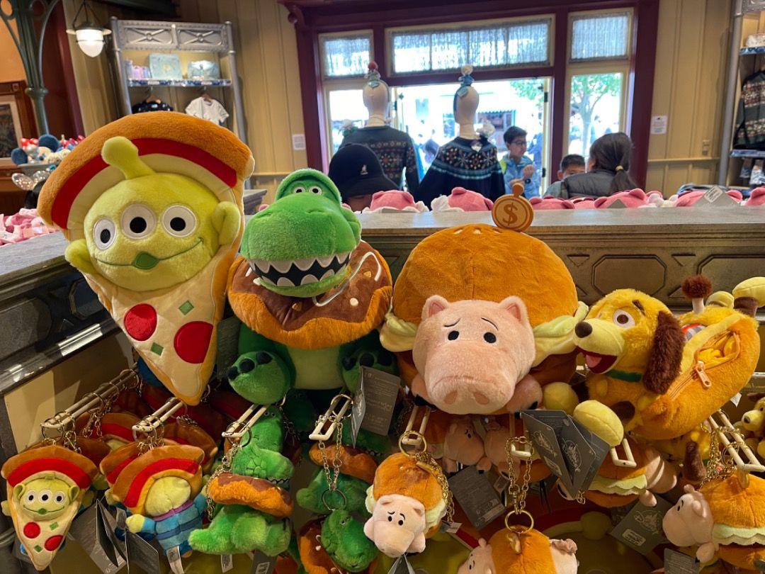 正價代購）HKDL Toy Story 玩具總動員公仔Pizza 三眼仔｜Donut 抱抱龍| Hotdog 彈弓狗| 漢堡火腿, 興趣及遊戲, 玩具&  遊戲類- Carousell