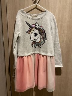 Frozen girls Jumper H&M, Babies & Kids, Babies & Kids Fashion on Carousell