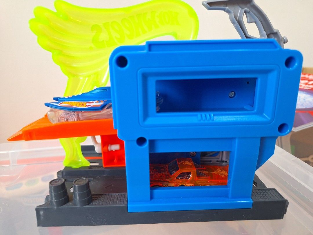 Hot wheels fuel stop online