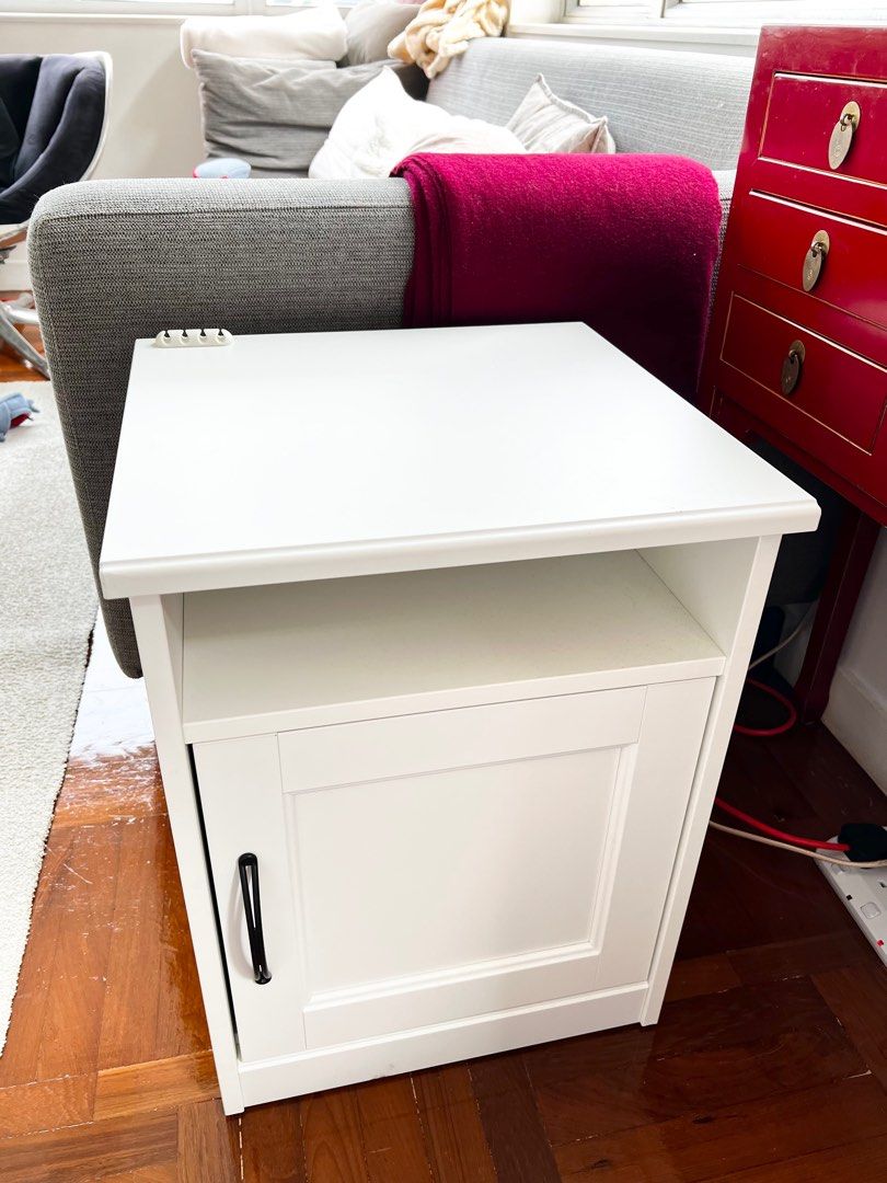Songesand nightstand sale white
