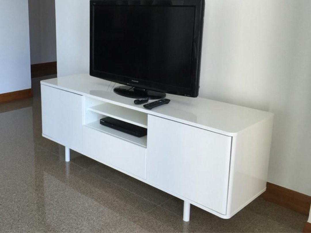IKEA WHITE TV CONSOLE. Rounded corners. TV NOT INCL. PICK UP FROM FEB