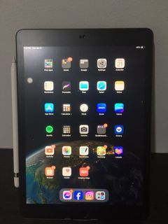 iPad 8thgen 128gb with apple pen 1