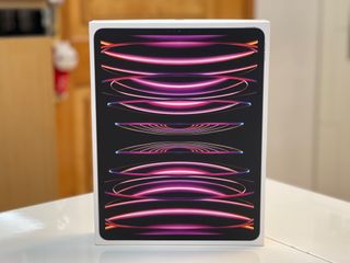 iPad Pro 12.9-inch (6th Generation) Wi-Fi+Cellular 空盒連貼紙64177338202497110