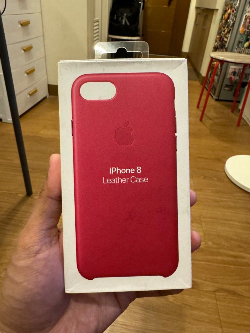 iPhone 8/ SE Pink Leather Case (Category: Cases & Sleeves) located in Mandaluyong City. Submitted by wayby (Listing ID 1281165702, Image 1). Description: Srp at 3,490.