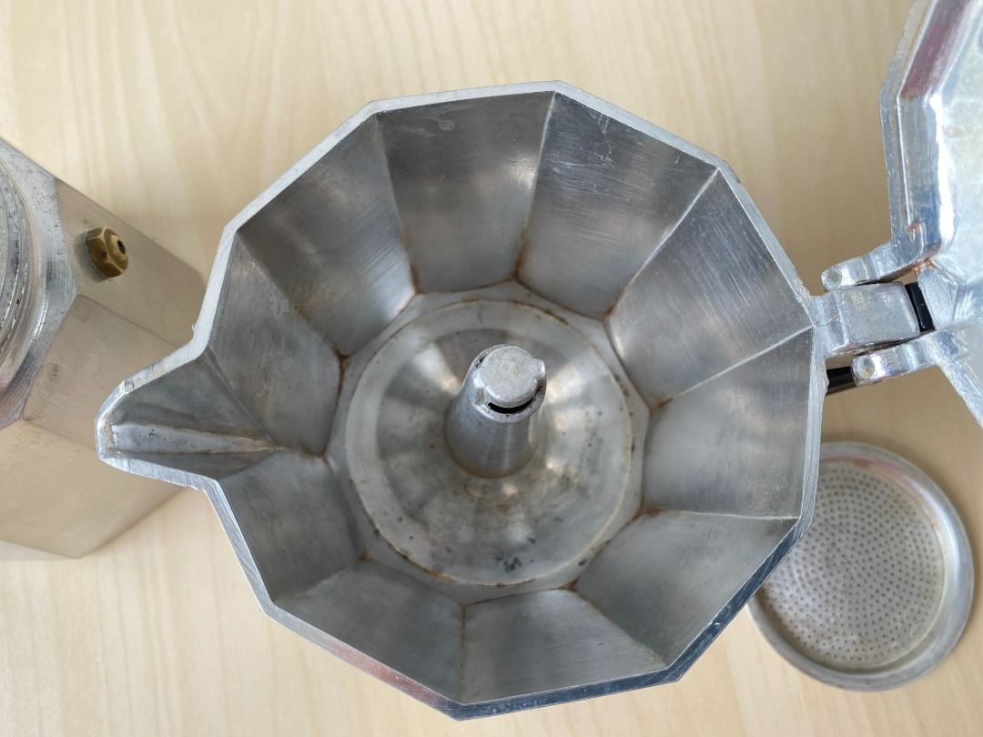 Italian Style Aluminum Moka Pot 6 cups, Furniture & Home Living, Kitchenware & Tableware, Coffee