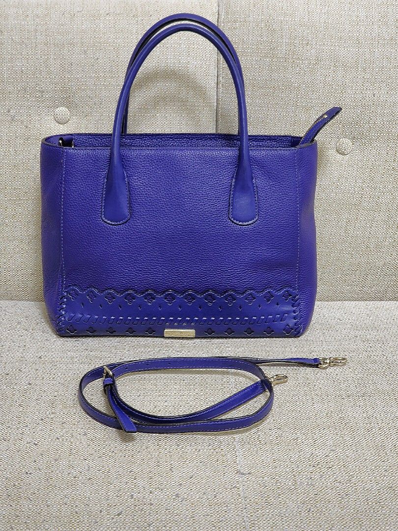 (SALE!) Kate Spade Tote Bag Medium (Category: Luxury Bags & Wallets) located in Quezon City. Submitted by queentana_finds (Listing ID 1281220539, Image 1). Description: Like new. Bought in the US. Authentic. Leather. It has a cute design infront which makes it unique. Comes with a long adjustable strap if you want to use it as shoulder bag or crossbody. It has 3 pockets inside - 1 big pocket with zipper under the main zipper (more secure) + 2 sma