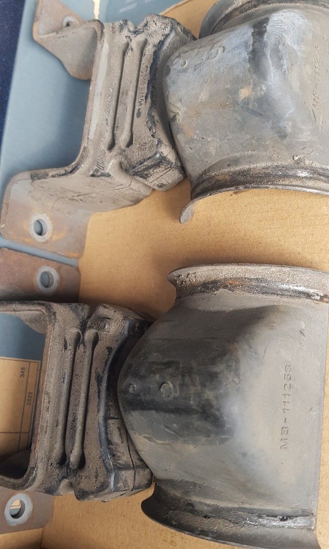 Loco-vigo-navara-revo(82)-9.5 van lowering kit (Category: Suspension & Handling) located in Singapore. Submitted by mdasri.heamogloblin (Listing ID 1281053220, Image 1). Description: Van lowering kit 2.5, used but not abuse. Selling on behalf of my late friend. Cash benefit will be donated to his name. May Allah swt grant him peace & jannah..