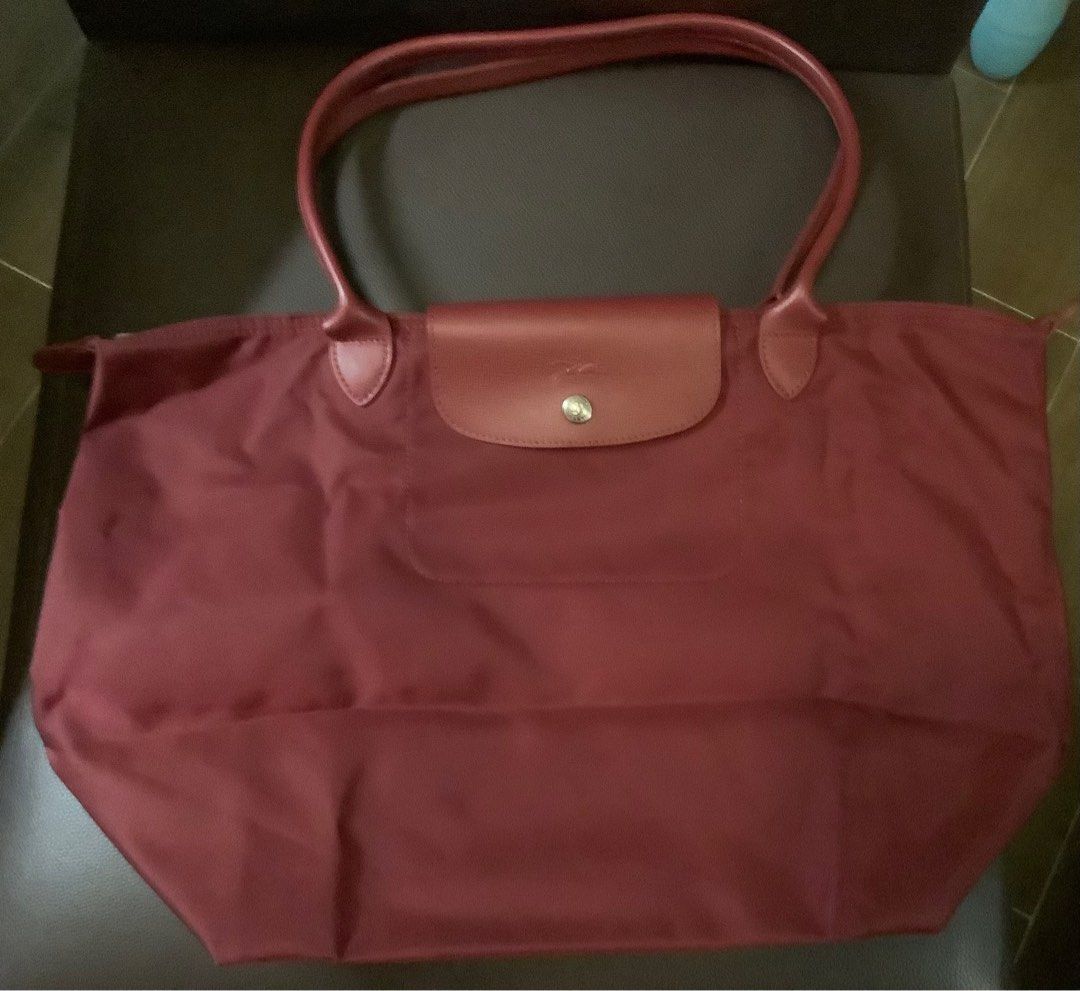 Longchamp Bag （分類：手袋及銀包）位於 Hong Kong。 由 coolphoenix.51fa93 提交（商品編號 1281173463，圖片 1）。簡介： Longchamp bag。