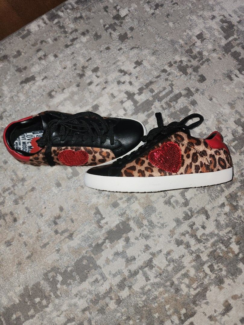 Red shop moschino sneakers