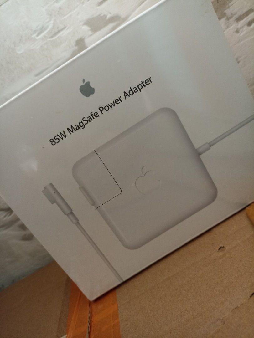 Magsafe 85w charger L type (Category: Chargers) located in Manila. Submitted by magppmhab70509 (Listing ID 1281111885, Image 1). Description: Brandnew Magsafe 85w Charger L type.