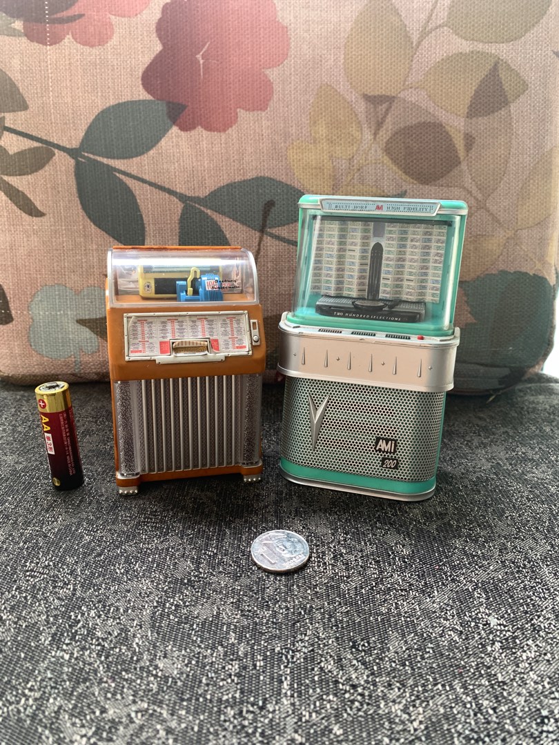Mini jukebox with lights and music, Hobbies & Toys, Music & Media ...