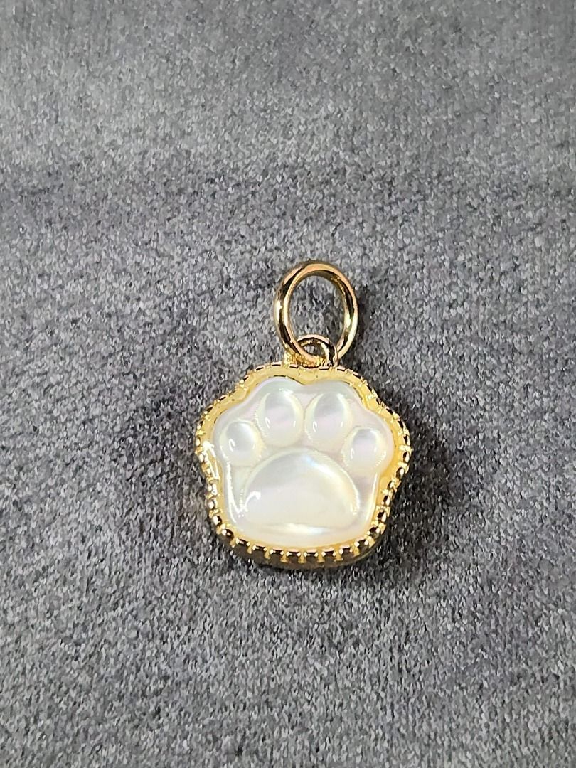 Gold hot sale paw pendant