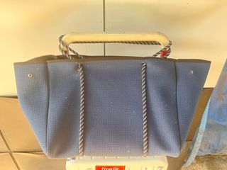 （分類：）位於 。 由 cedvivien 提交（商品編號 1281183429，圖片 1）。簡介： 。