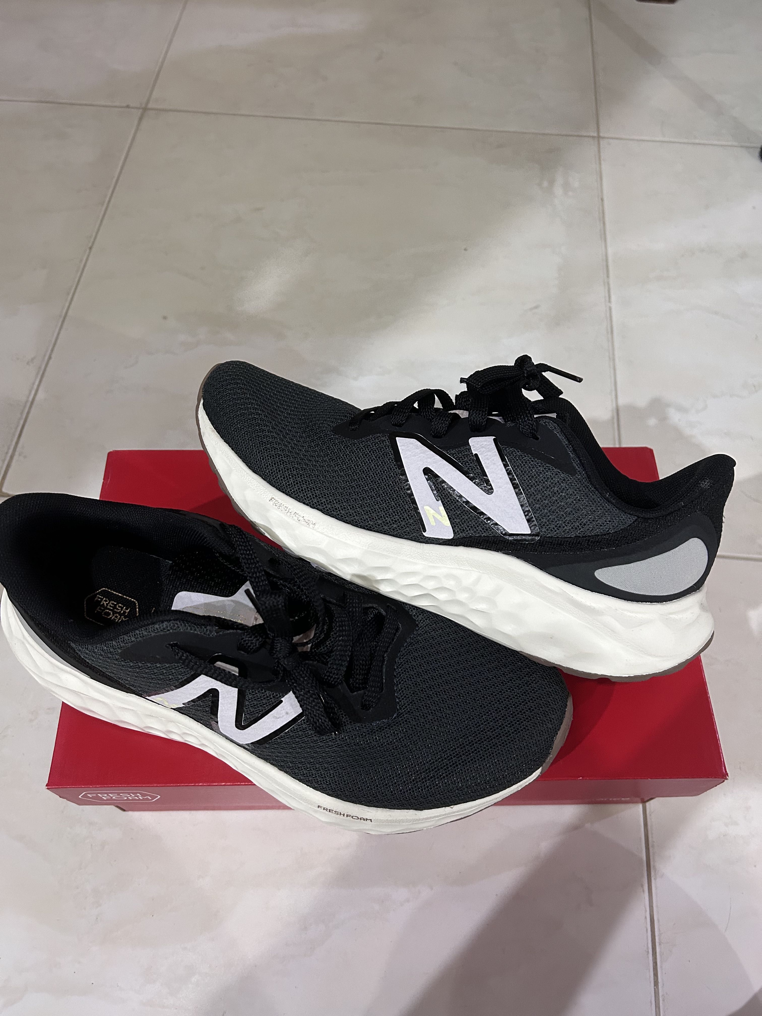 new balance fresh foam black running shoes