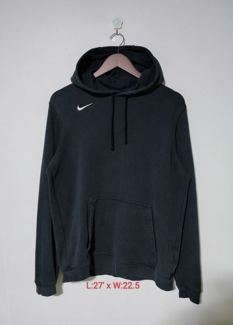Nike swoosh on right side new arrivals