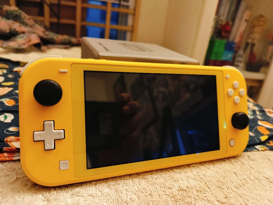 Yellow nintendo switch lite for 2025 sale