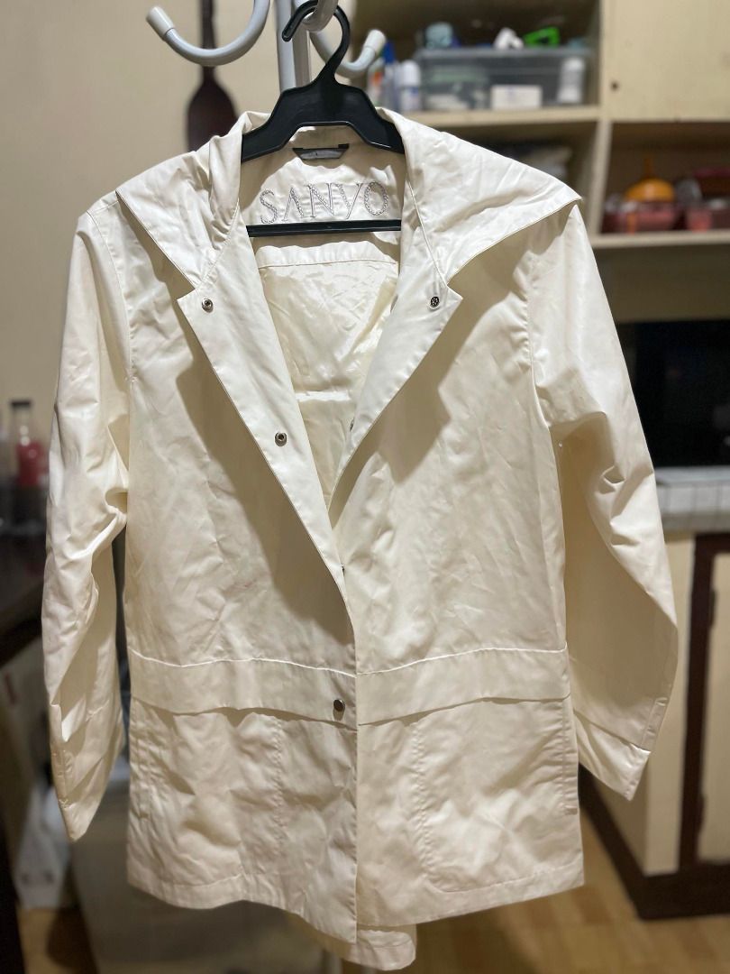 Nordstrom s Sanyo Raincoat Small Women s Fashion Coats Jackets and Outerwear on Carousell