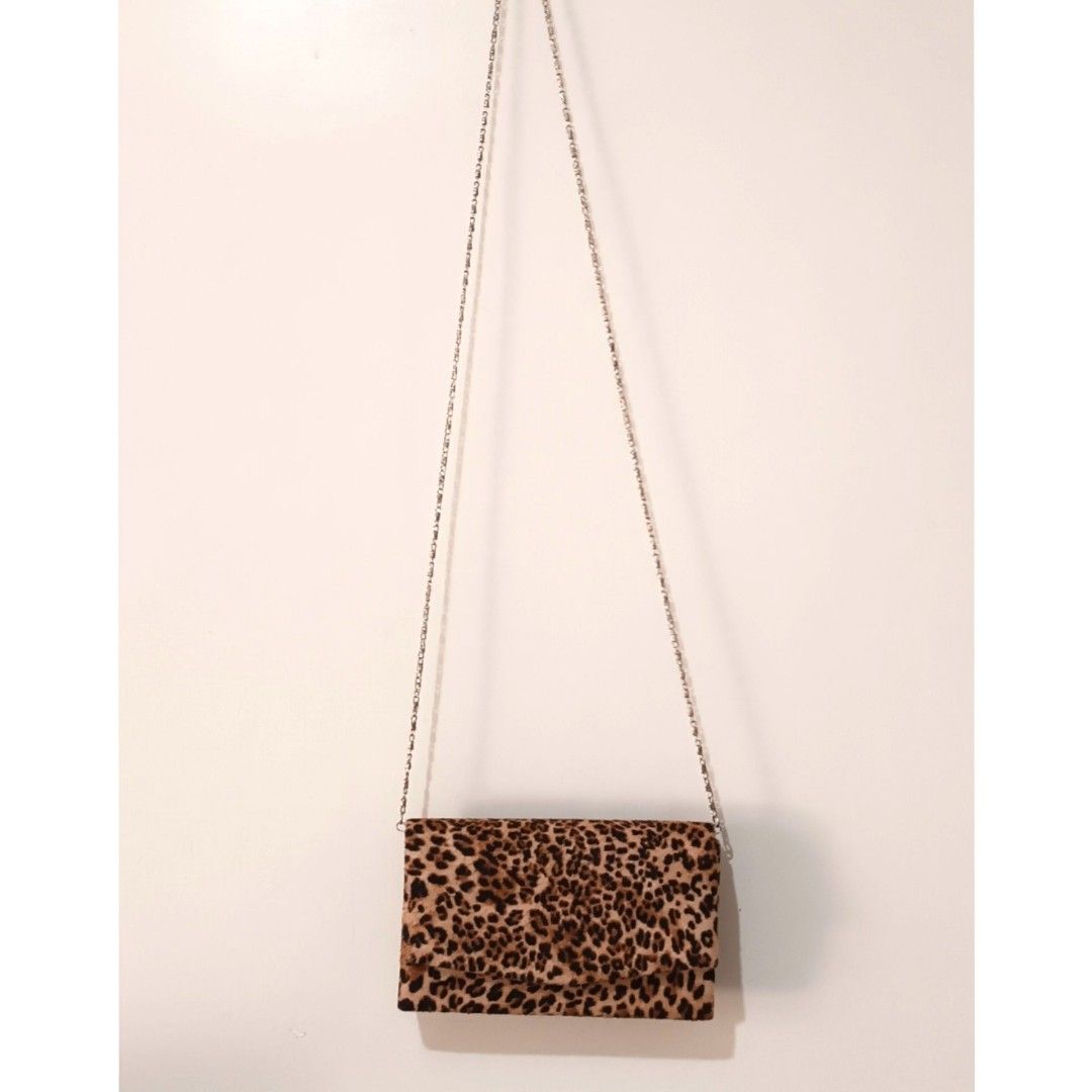 Gold clutch bag clearance pretty little thing