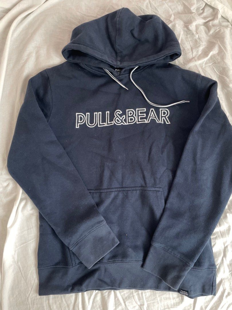 Pull and bear hoodie black online
