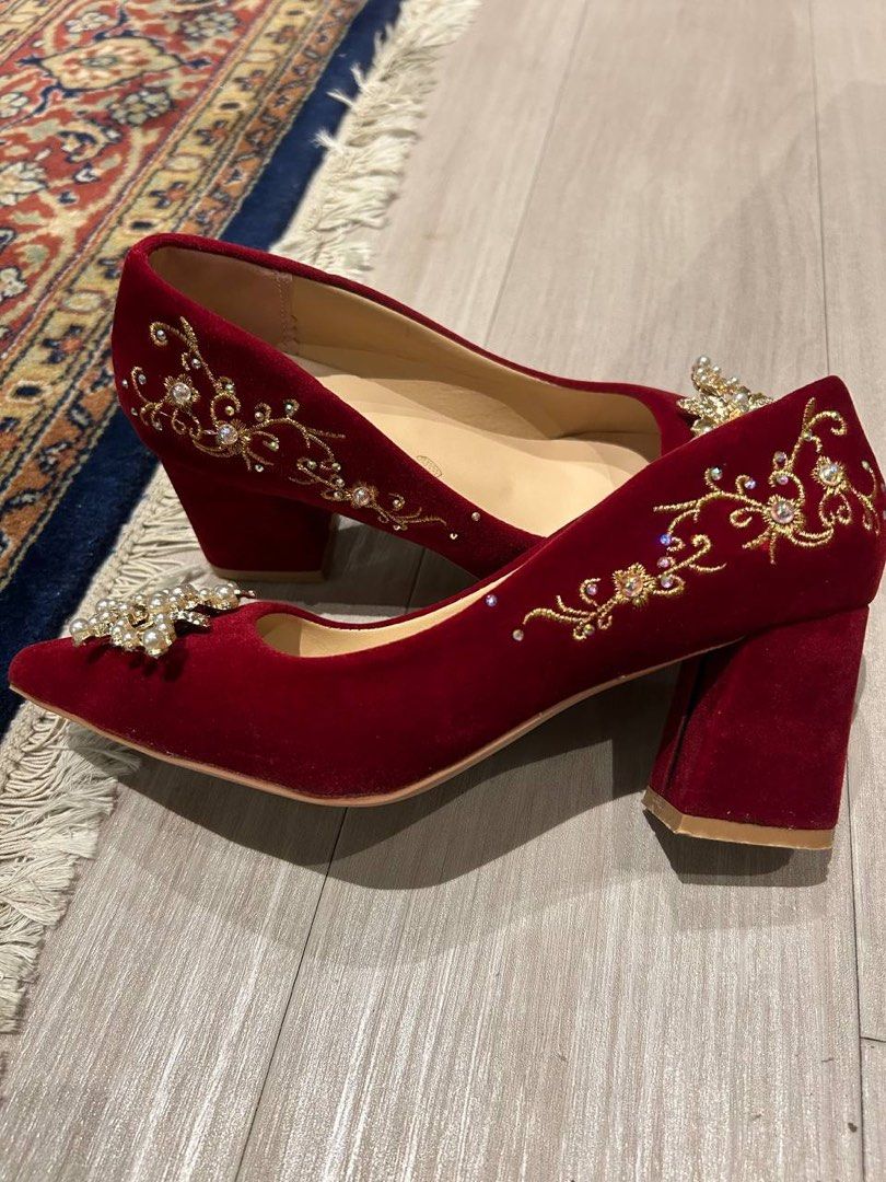Red discount wedding pumps
