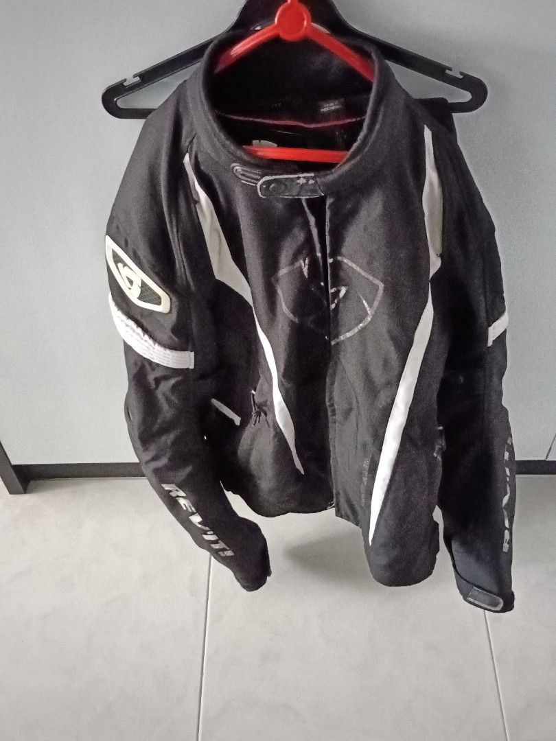 Rev it touring jacket (Category: Motorcycle Apparel) located in Singapore. Submitted by max2380 (Listing ID 1281067029, Image 1). Description: Touring jacket size L. Condition 7.5 / 10.