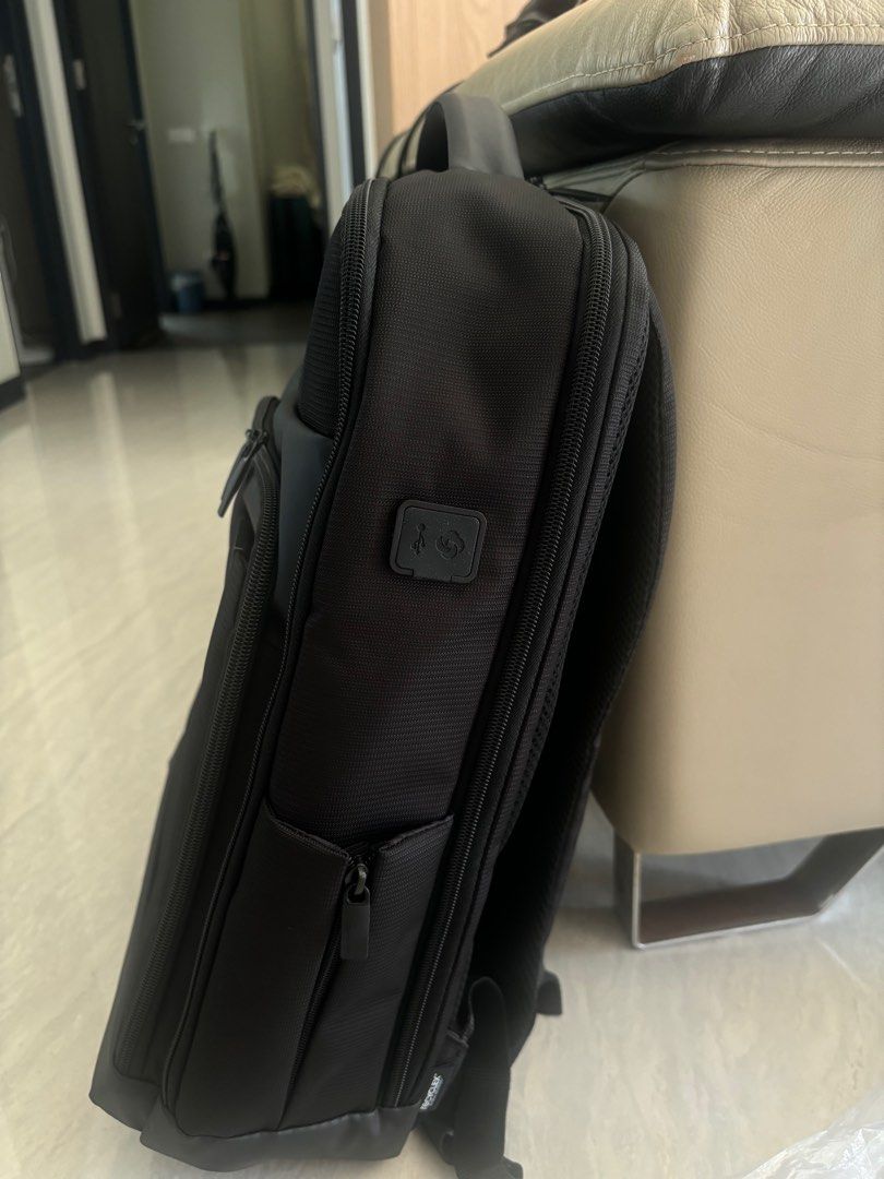 Samsonite Computer Backpack (Category: Backpacks) located in Singapore. Submitted by mistyfairies (Listing ID 1281008342, Image 2). Description: Samsonite Luggage Bag Many compartments Brand New in Packaging .