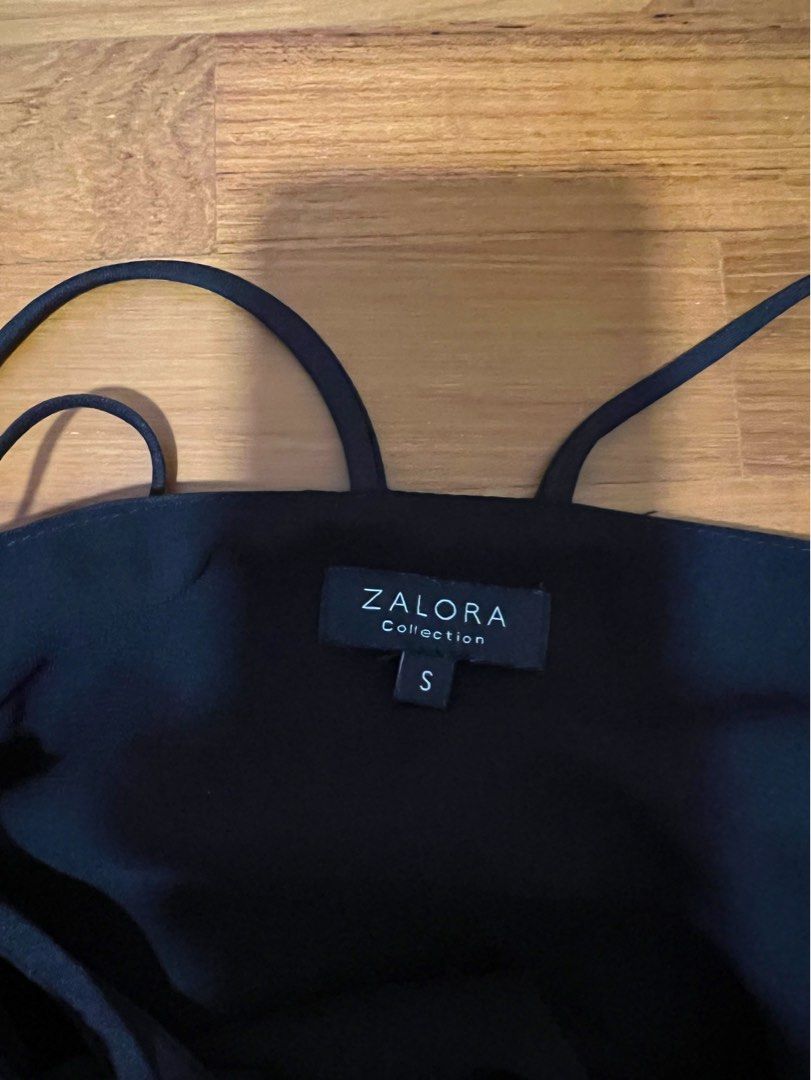 Zalora hollister on sale