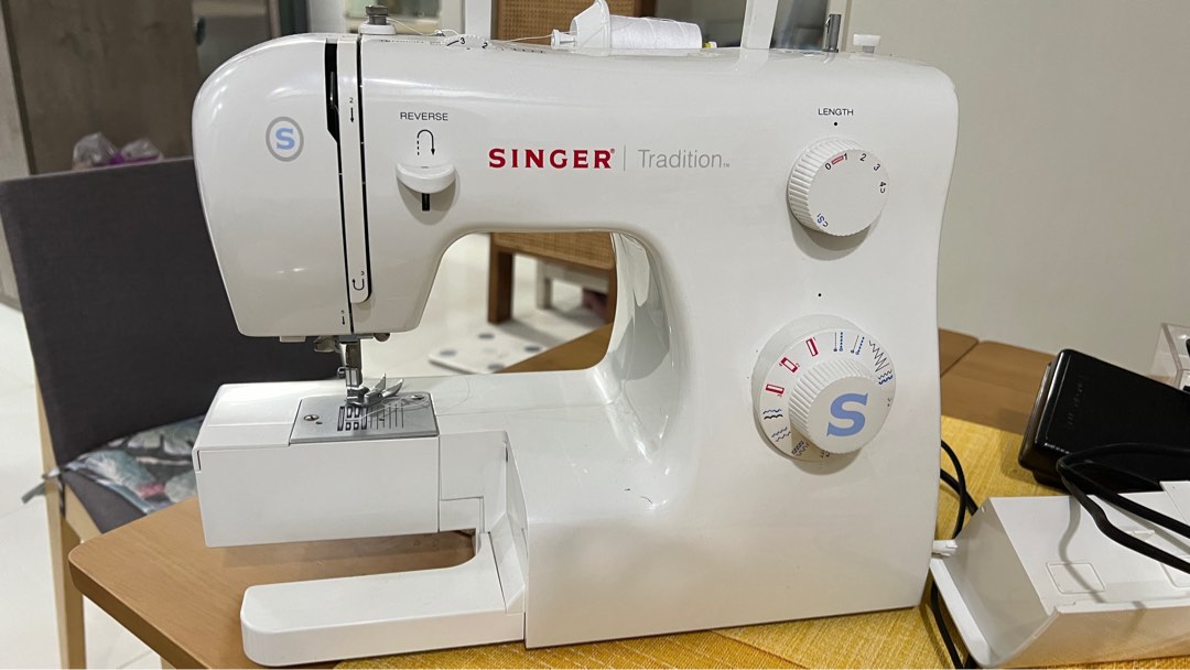Singer tradition Sewing Machine, Hobbies & Toys, Stationery & Craft, Craft Supplies & Tools on