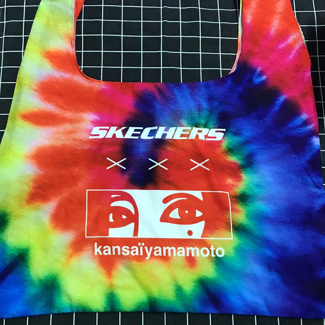 【SKECHERS】SKECHERS X KANSAI YAMAMOTO 聯名款提袋, 家具及居家用品, 居家改善及收納用品, 收納箱及袋在旋轉拍賣